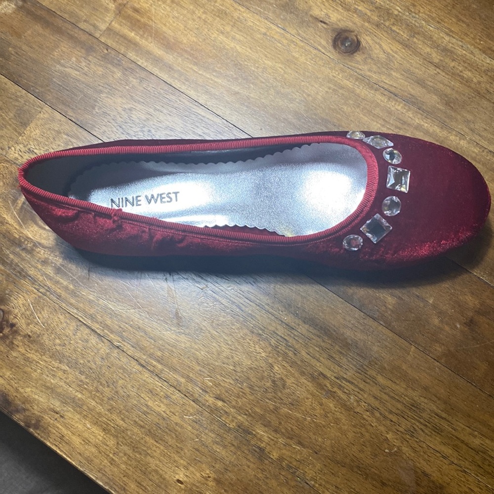 Nine West girls size 4